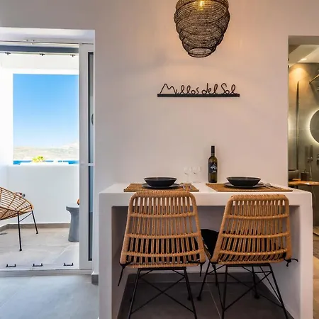 Milos Del Sol Adamantas