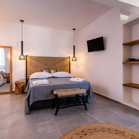 Milos Del Sol * Adamantas (Milos)