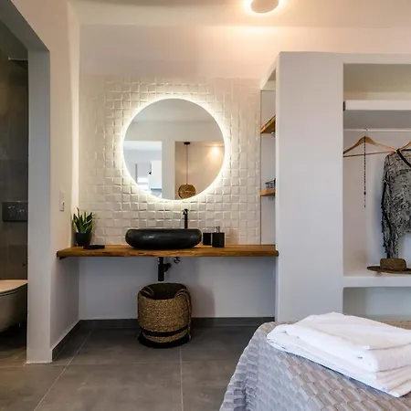 Milos Del Sol * Adamantas (Milos)