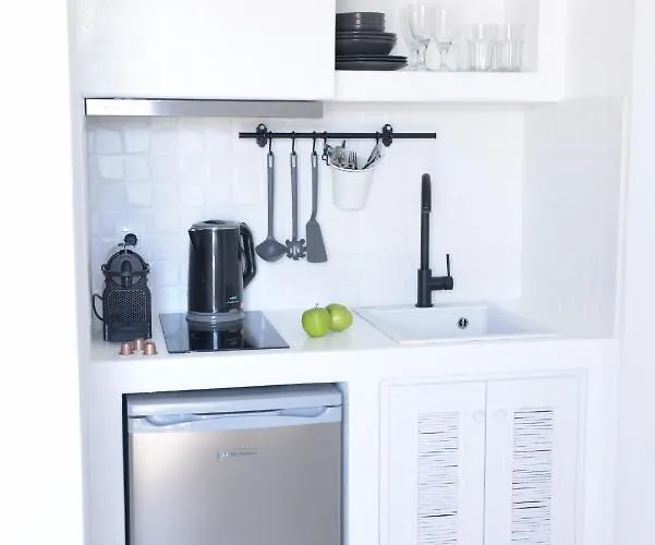 Milos Del Sol Adamantas