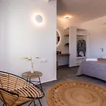 Milos Del Sol