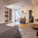 Milos Del Sol *