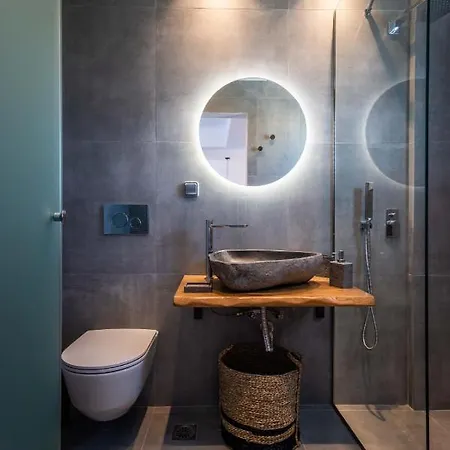 Milos Del Sol アダマス