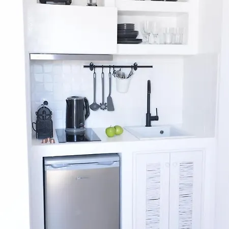 Milos Del Sol アダマス