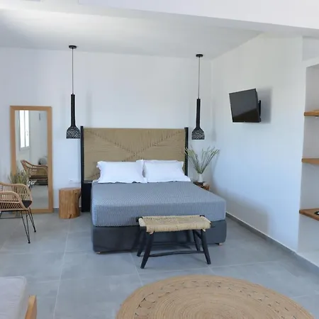 Milos Del Sol アダマス