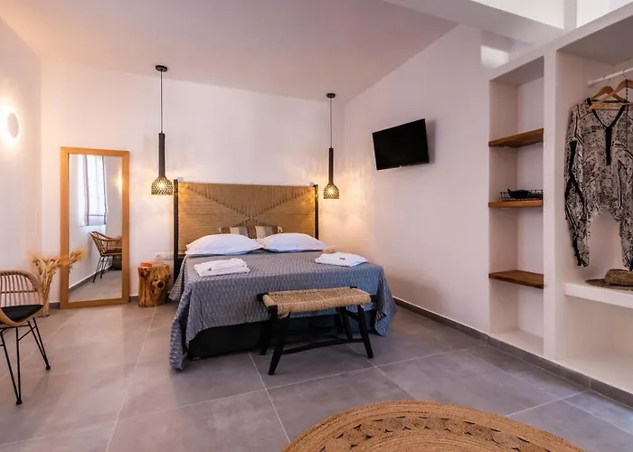 Milos Del Sol * Adamantas (Milos)