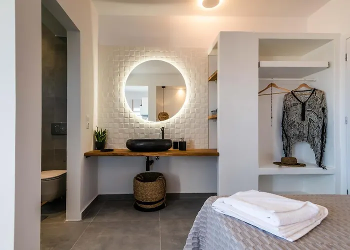 Milos Del Sol * Adamantas (Milos)